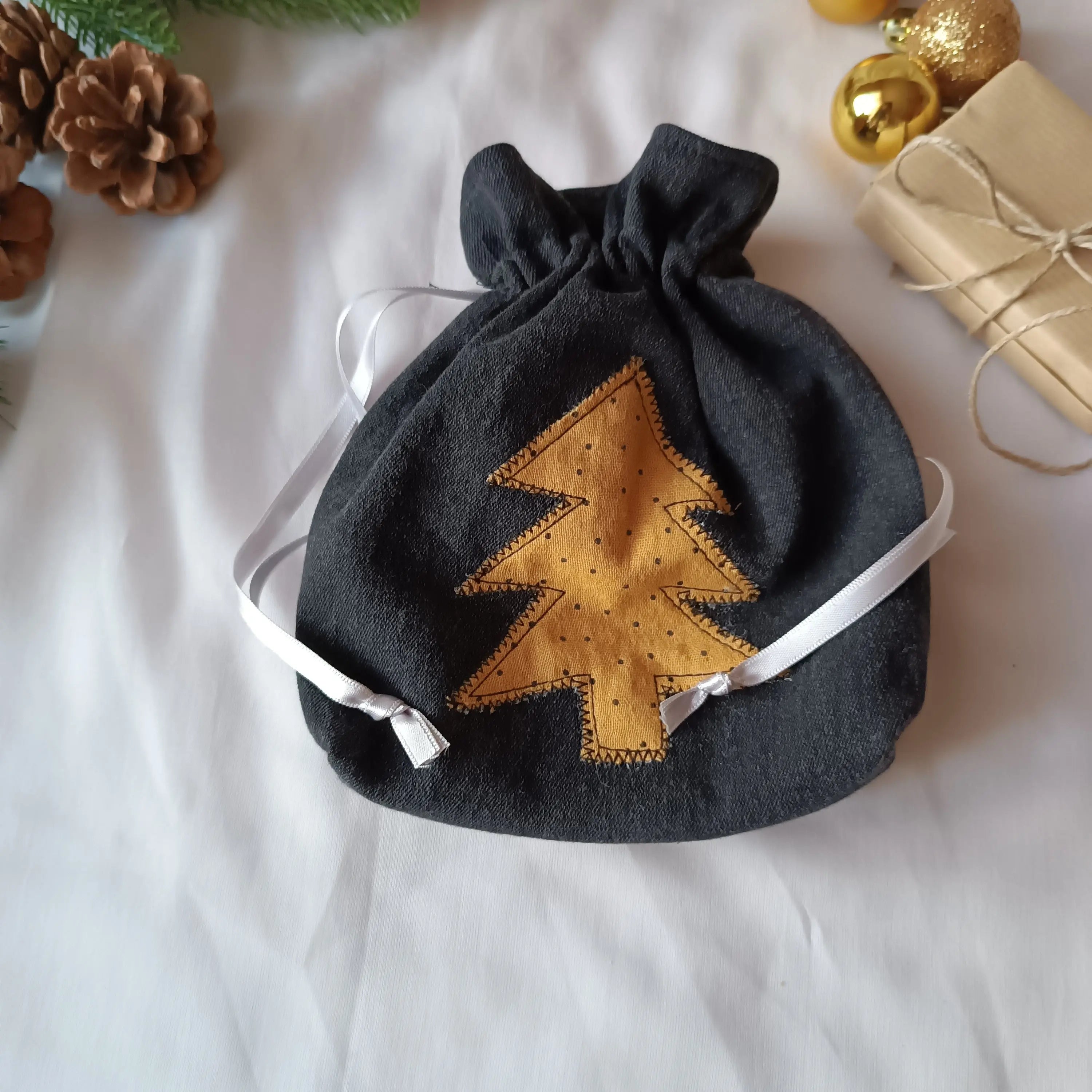 Emballage cadeau réutilisable / pochette cadeau de noel / emballage cadeau de noel / pochon de noel / sac cadeau de noel / idée cadeau de noel / idée cadeau noel 2023 / pochette cadeau pour noel / pochette cadeau tissu / pochon noel / pochon tissu / emballage cadeau noel tissu / emballage cadeau upcyclé