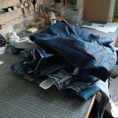 ensemble de tissu upcyclé sur l'établie