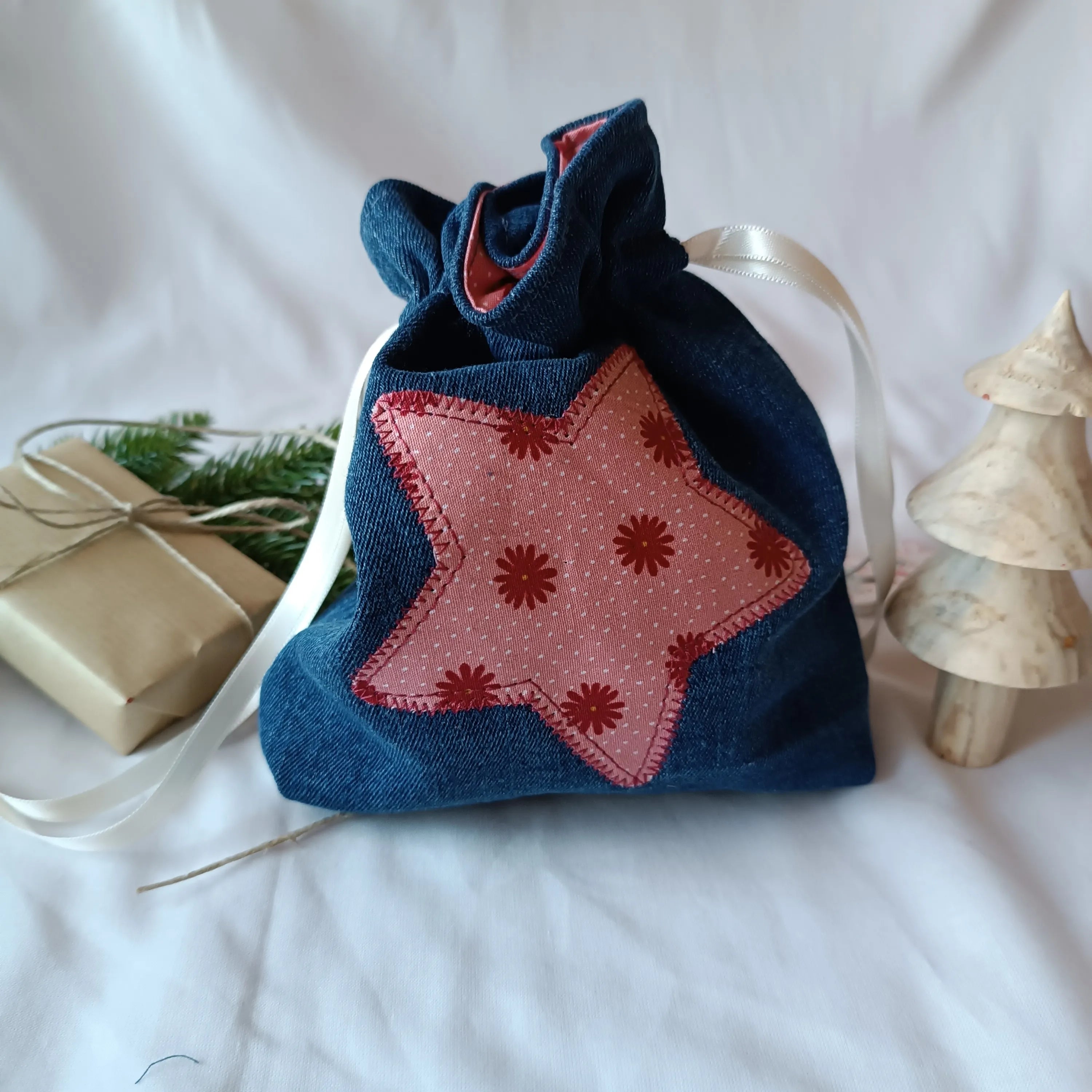 Image de la collection Pochon de Noël en jeans de Récup tissu de Lili