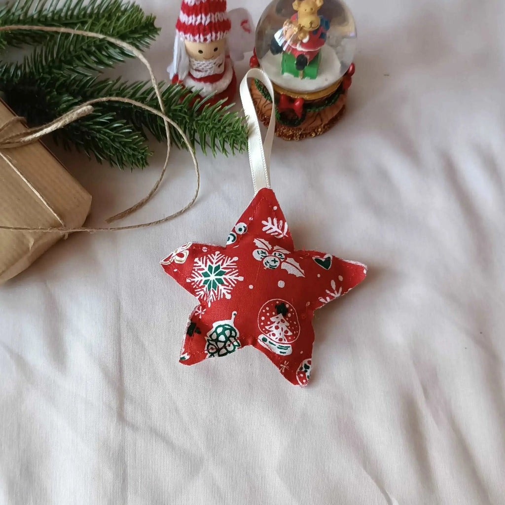 Étoile de Noël artisanale en tissu rouge, fait main en Picardie