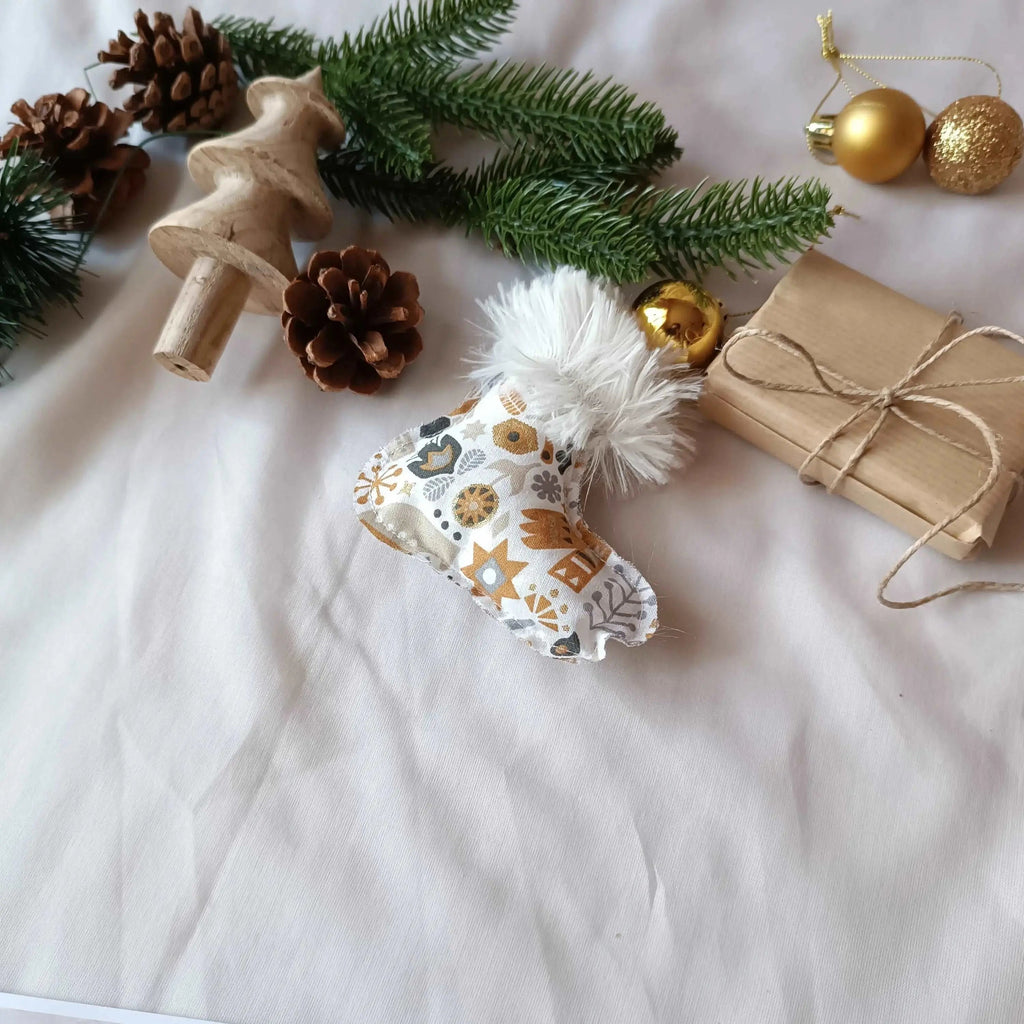 Décoration de Noël en forme de botte tissu blanc or et argent