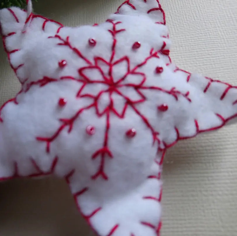 Étoile de Noël artisanale en feutrine française, vue de face