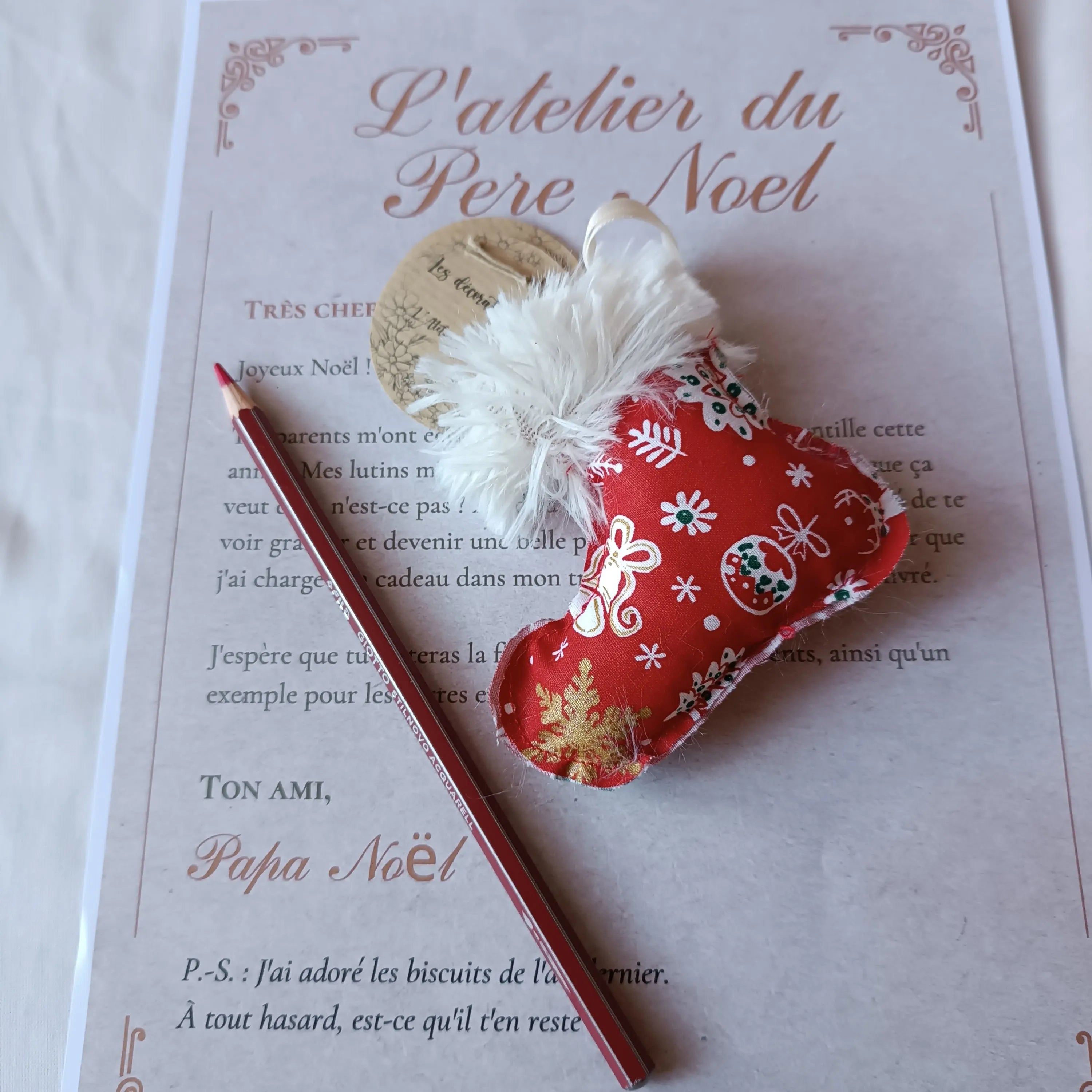 Décoration de sapin artisanale - décoration noel artisanale récup’ Tissu de Lili - décoration noel à accrocher en tissu rouge - ornement de sapin de noel - ornement de noel - décoration noel tissu en forme de botte - décoration noel sapin - décoration noel - ornement noel tissu - ornement noel rouge - ornement sapin de noel - décoration noel - décoration de noel fait main