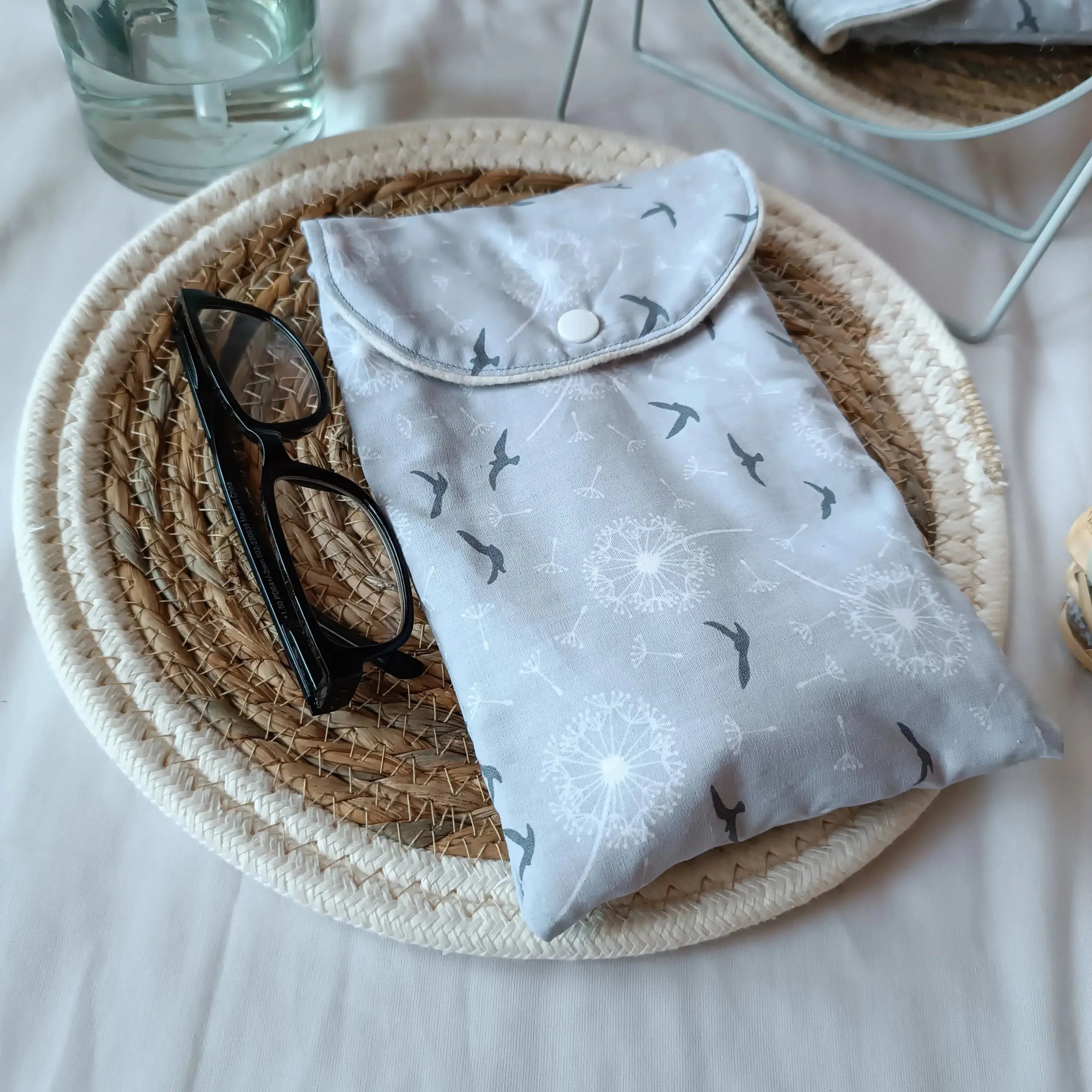 Étui à brosse à dents gris en tissu upcyclé, doublé en molleton de coton
