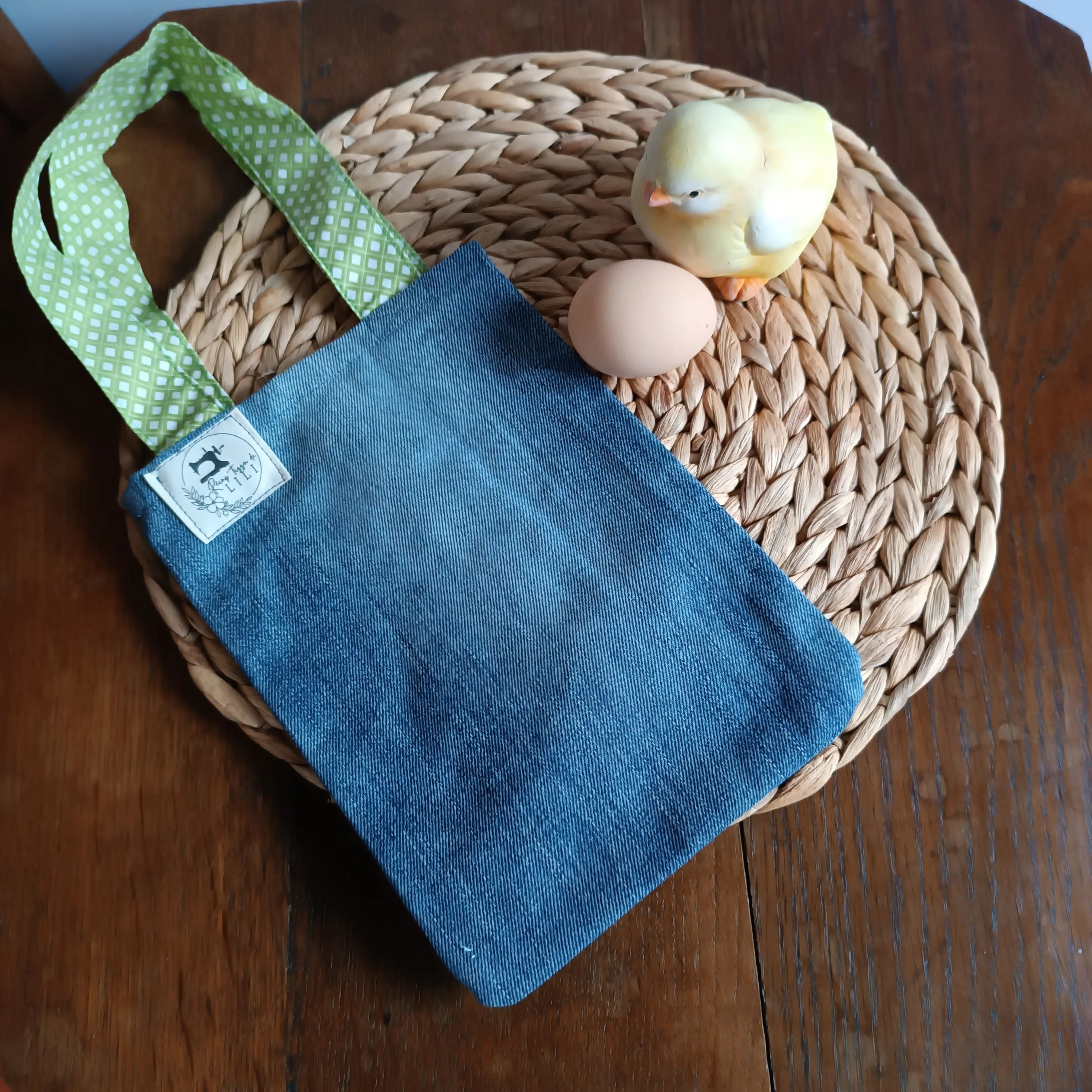 Sac de pâques jeans et motif vert de Récup’ Tissu de LILI- pâques 2025 - chasse aux œufs - sac pour Pâques - cadeau de Pâques - Pâques en 2025 - cadeau Pâques enfant - cadeau Pâques adulte