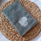Pochette grise de Récup’ Tissu de LILI – pochette 3 compartiments tissu upcyclé – pochette écoresponsable -pochette grise artisanale -idée cadeau artisanale -pochette grise originale