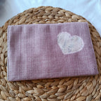 Pochette rose de Récup’ Tissu de LILI – pochette 3 compartiments tissu upcyclé – pochette écoresponsable -pochette rose artisanale -idée cadeau artisanale -pochette rose originale