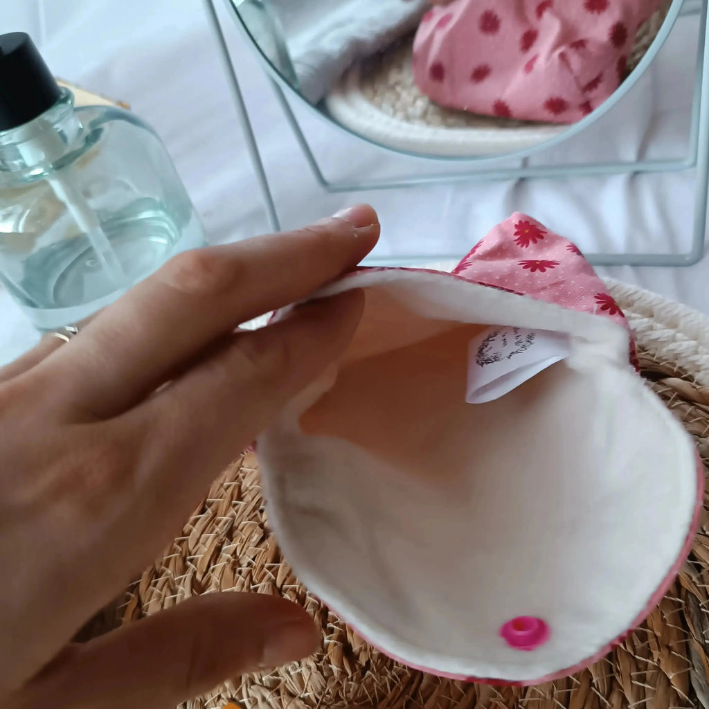 Pochette à savon rose fermée par cordon, tissu recyclé