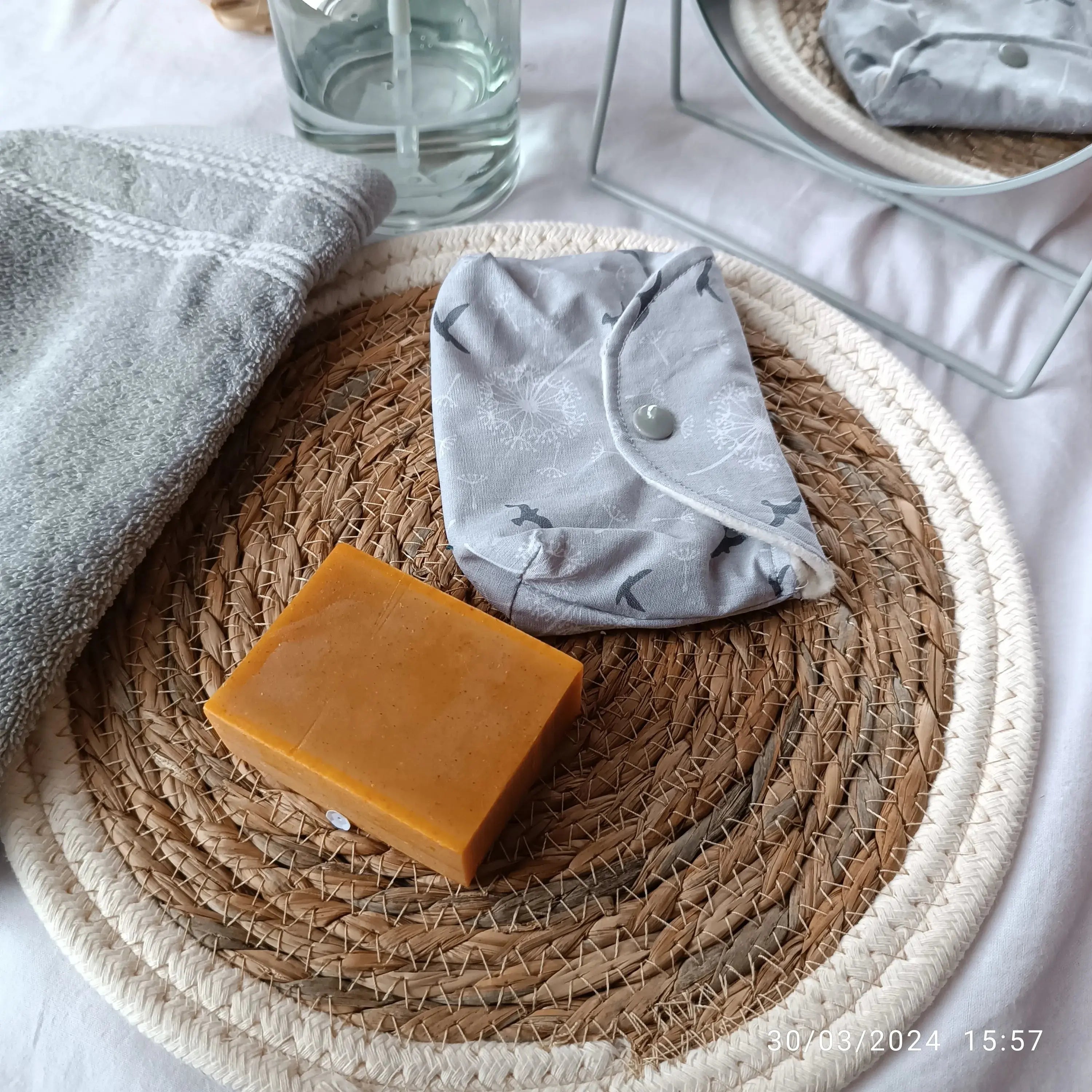 Pochette à savon de transport grise, doublé en molleton de coton