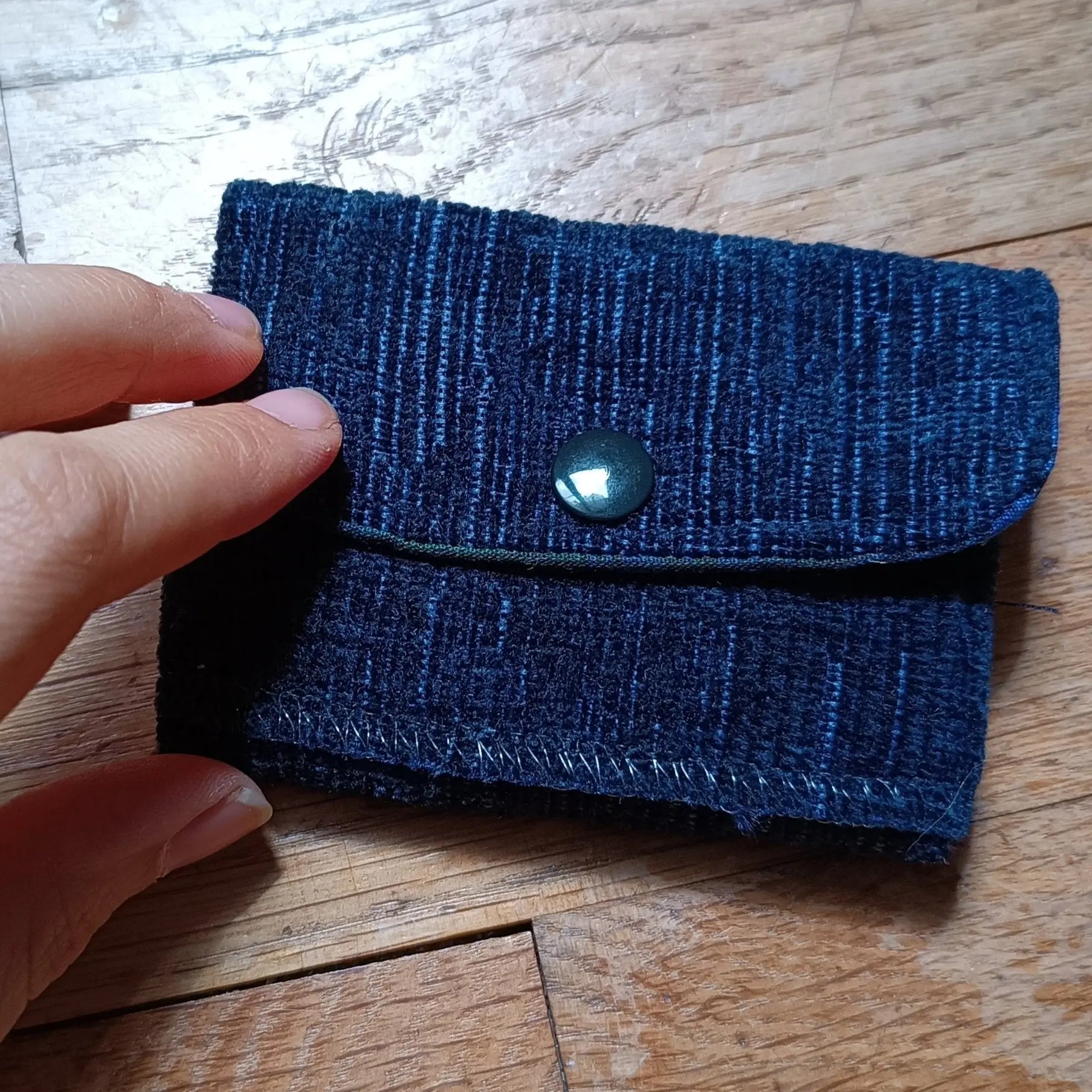 Porte-cartes bleu marine à 3 compartiments en tissu de récupération