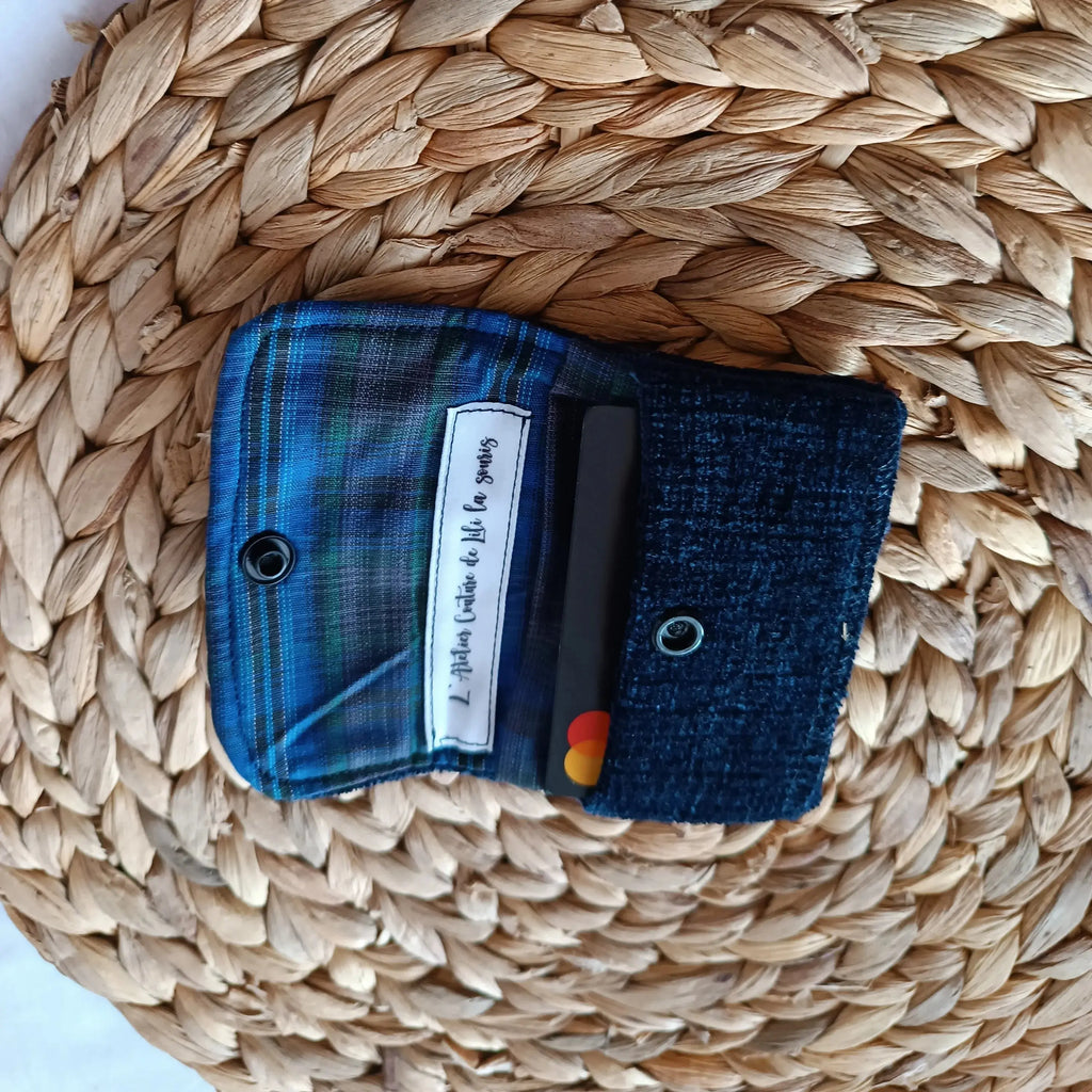 Porte-cartes bleu marine de Récup’ Tissu de LILI – porte-cartes tissu upcyclé – porte-cartes écoresponsable -porte-cartes artisanale -idée cadeau artisanale -étui carte bancaire