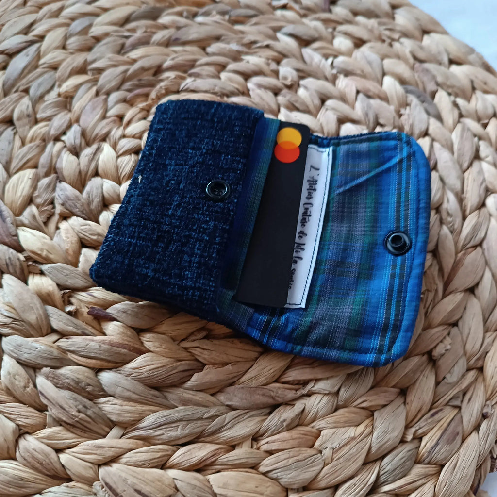 Porte-cartes bleu marine de Récup’ Tissu de LILI – porte-cartes tissu upcyclé – porte-cartes écoresponsable -porte-cartes artisanale -idée cadeau artisanale -étui carte bancaire