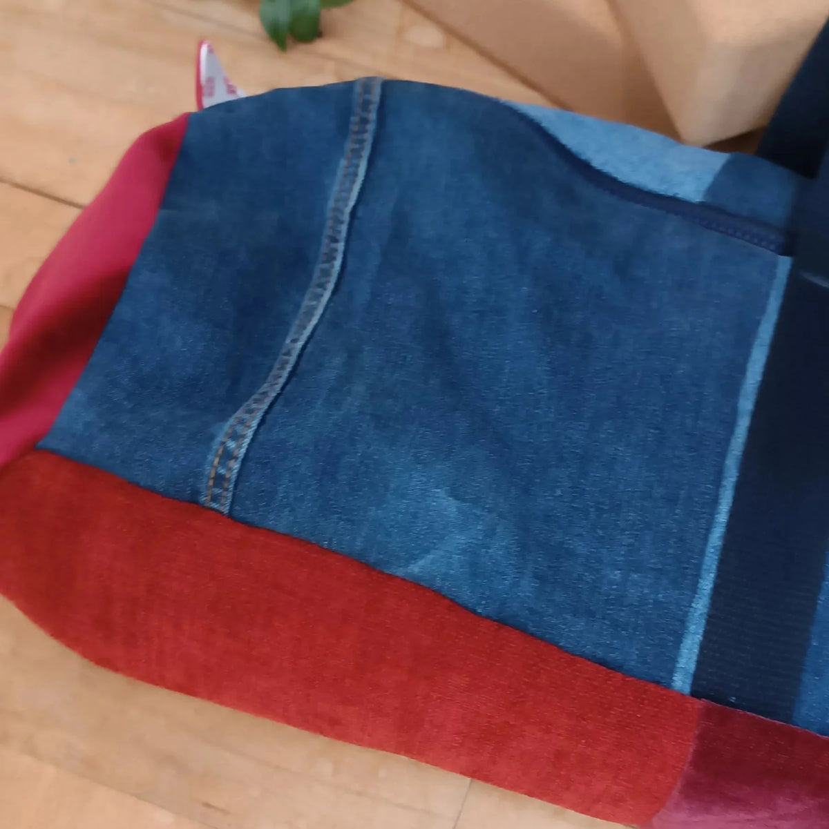 Sac de yoga en jeans upcyclé avec tapis rangé à l'intérieur